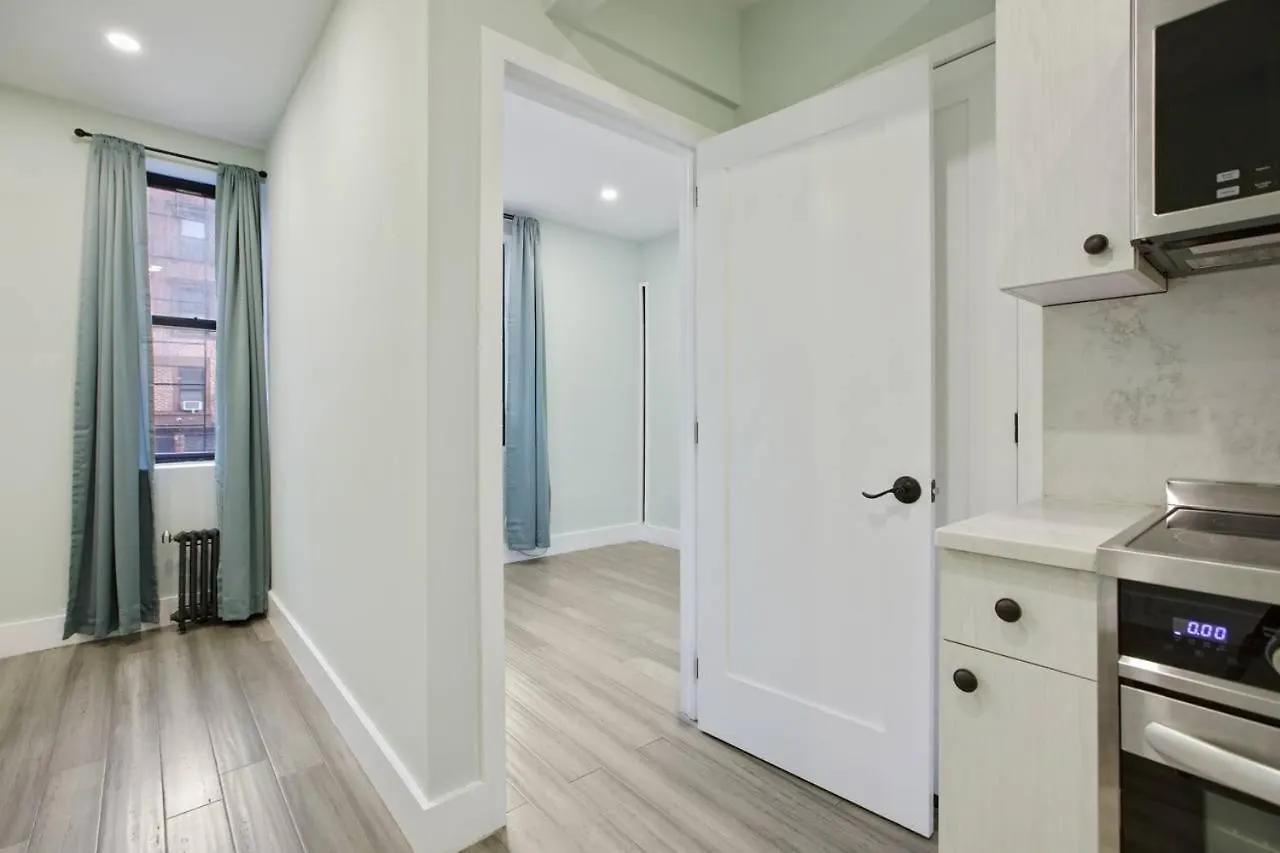 Apartment 496: East Village ニューヨーク